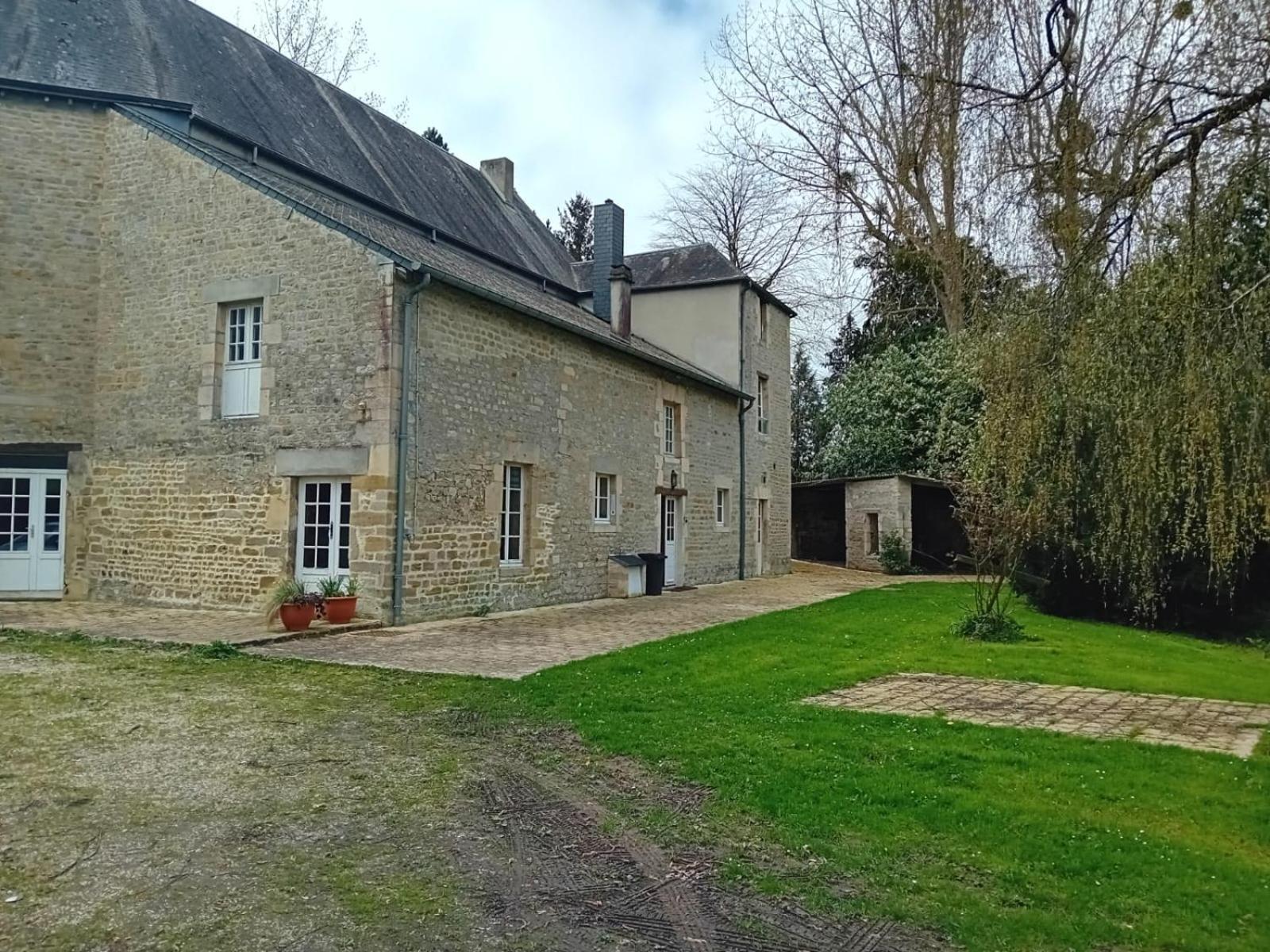 Château Magnifique: Renovated Retreat with Park Views and Game Room Tilly-sur-Seulles Exterior photo