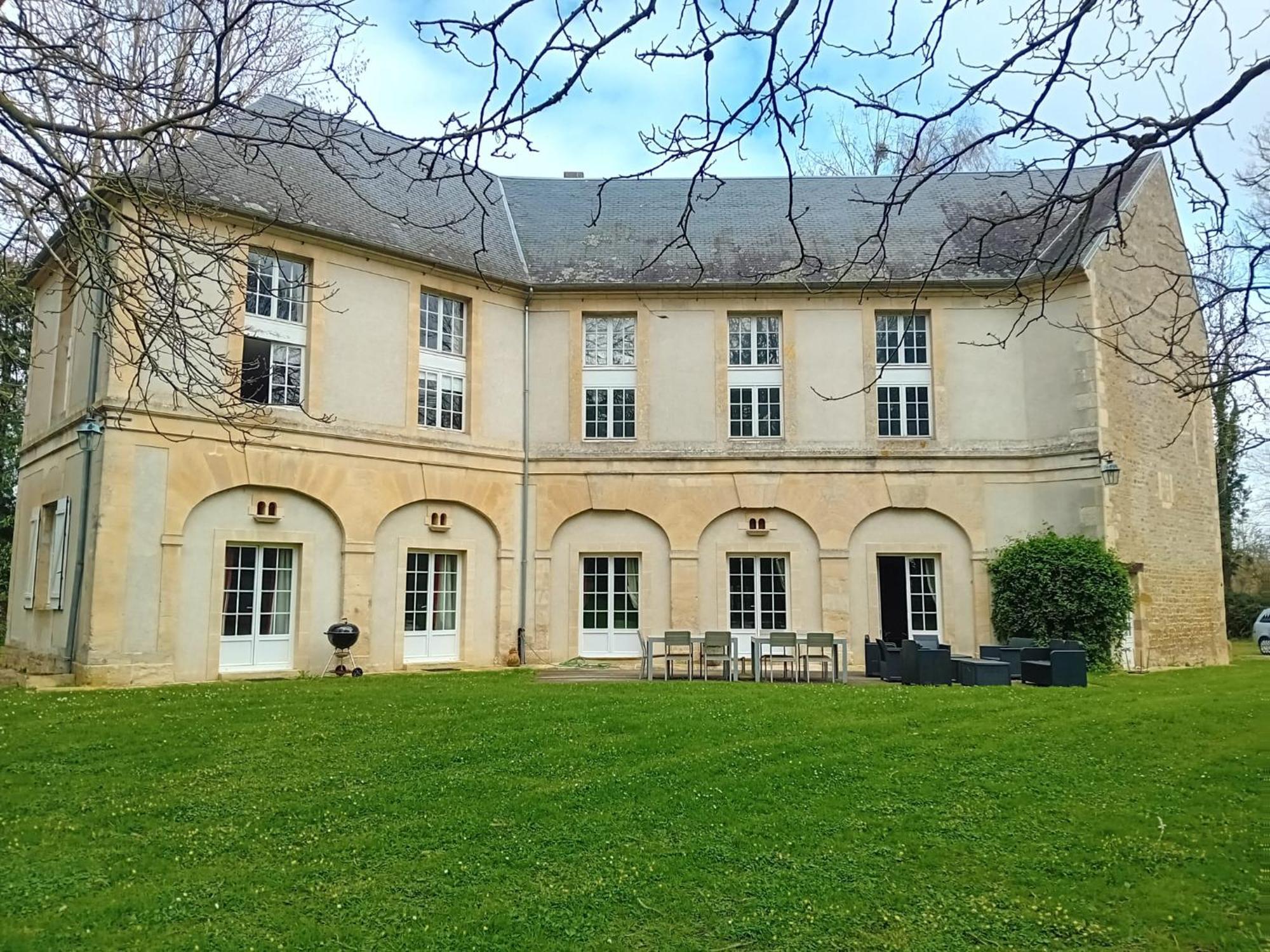 Château Magnifique: Renovated Retreat with Park Views and Game Room Tilly-sur-Seulles Exterior photo