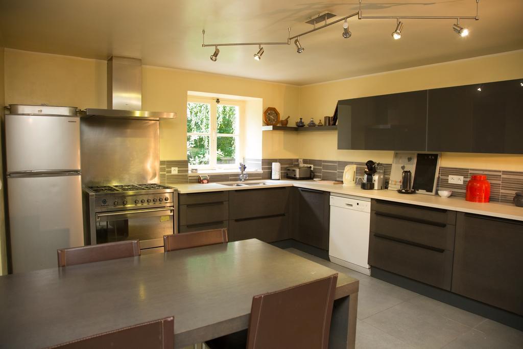 Château Magnifique: Renovated Retreat with Park Views and Game Room Tilly-sur-Seulles Exterior photo