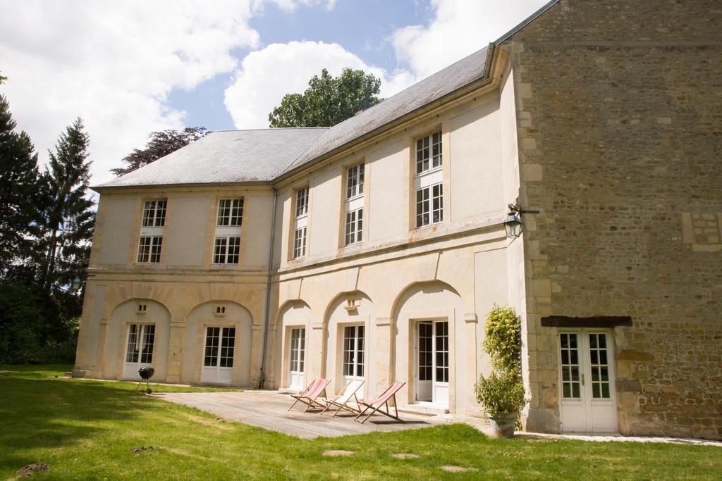 Château Magnifique: Renovated Retreat with Park Views and Game Room Tilly-sur-Seulles Exterior photo