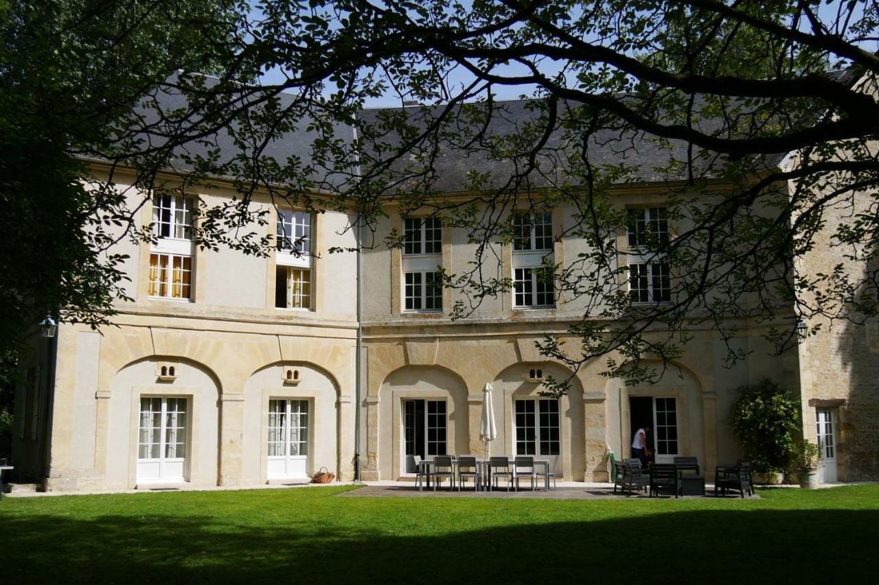 Château Magnifique: Renovated Retreat with Park Views and Game Room Tilly-sur-Seulles Exterior photo